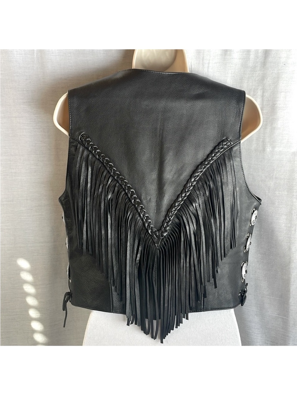 Leather vest size medium - Picture 5 of 10